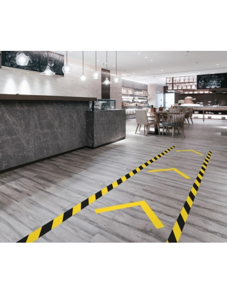 Scotch vinilico 3M™ 766 giallo e nero applicato per segnalazione percorso.