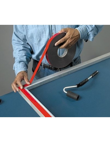 Applicazione su metallo del biadesivo 3M VHB serie GPH-110 grigio.