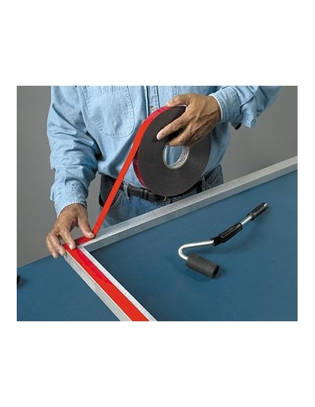 Applicazione su metallo del biadesivo 3M VHB serie GPH-110 grigio.