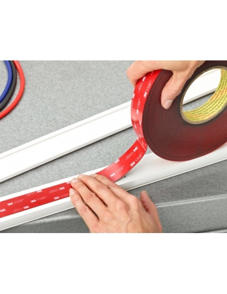 Applicazione del biadesivo 3M VHB GPH-060GF su metallo.